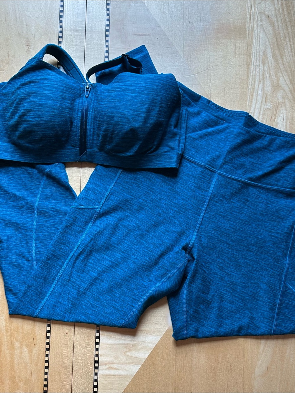 Victoria's Secret Teal Front Zip Sports Bra and Matching pants